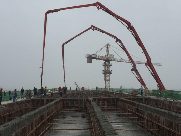 昌东大道南延工程雄溪河大桥一连梁 首次浇筑圆满完成_尊时凯龙