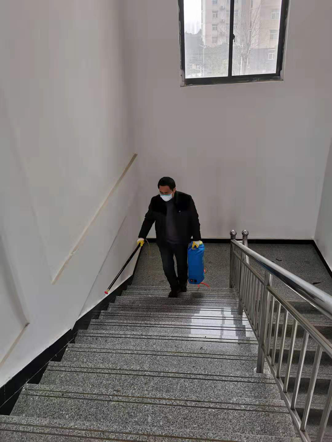 众志城诚抗疫情 监视检查促落实_尊时凯龙