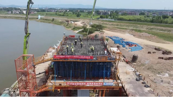 西二环高速项目全线首个一连梁0号块浇筑完成_尊时凯龙