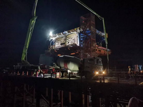 西二环高速项目全线首个一连梁0号块浇筑完成_尊时凯龙