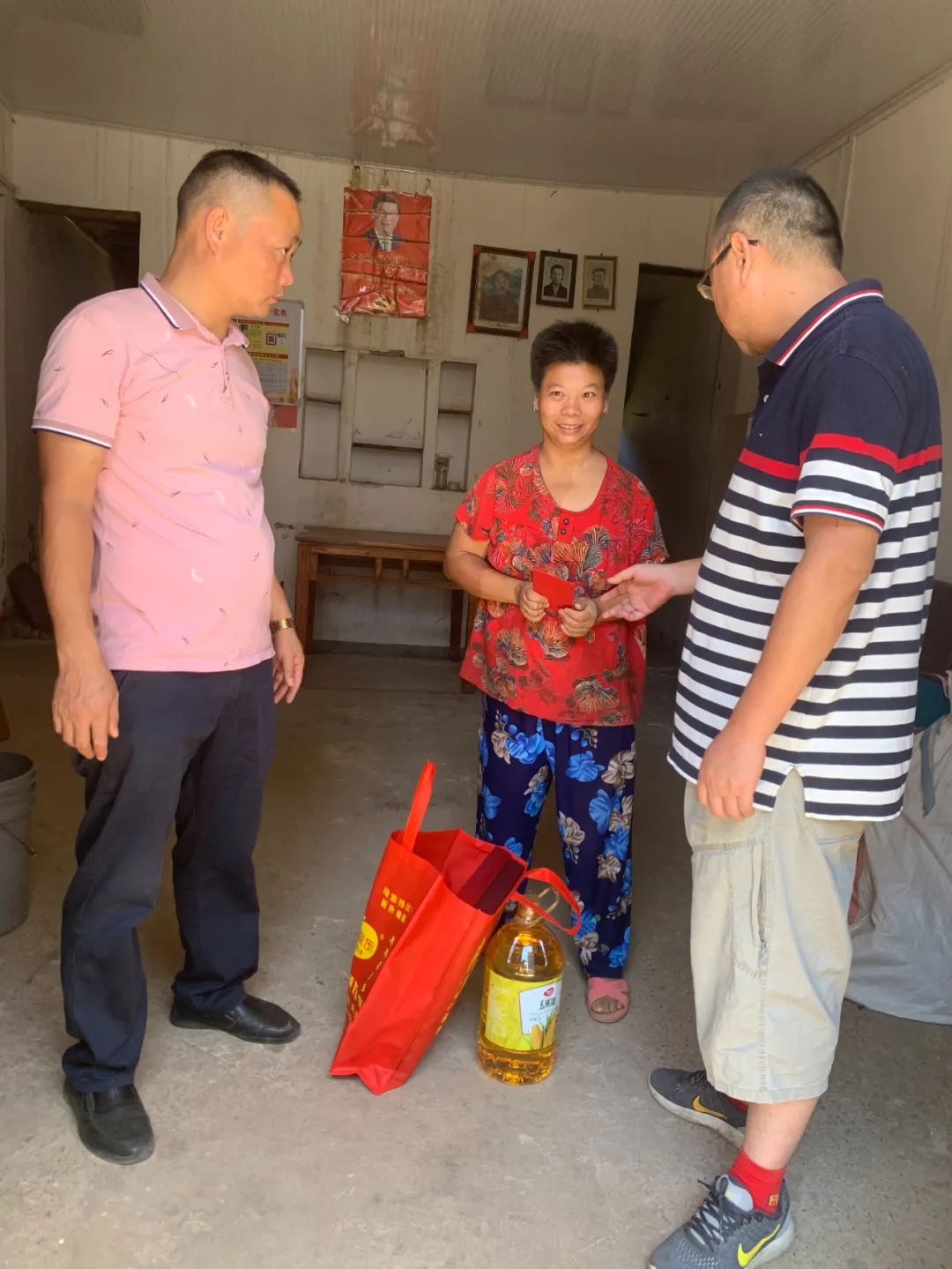 情暖中秋佳节 助力墟落振兴_尊时凯龙