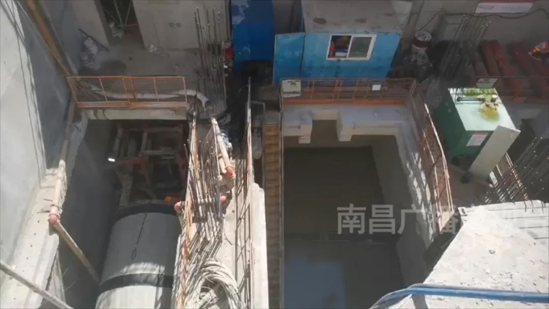 国庆假期不歇工 丹霞大道节点性工程稳步推进_尊时凯龙