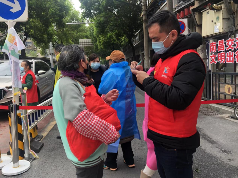 “江西好人”将见义勇为奖金所有捐出_尊时凯龙