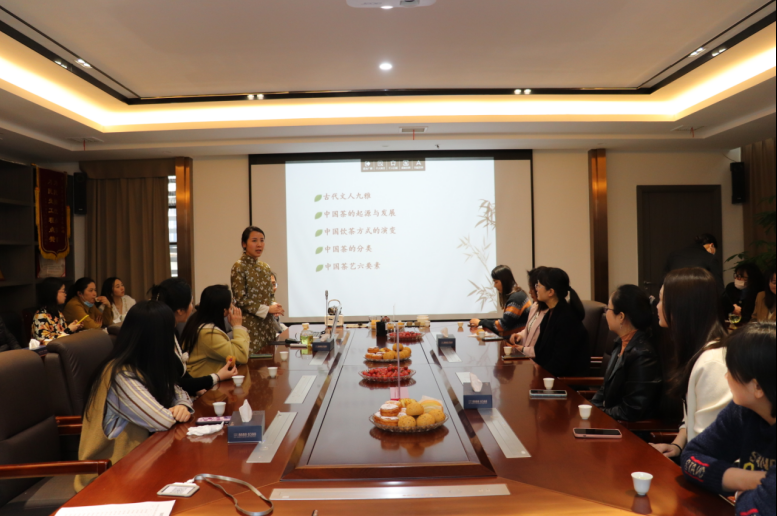 传茶艺经典 绽优美青春 ——尊时凯龙地产公司组织开展三八妇女节主题活动_尊时凯龙