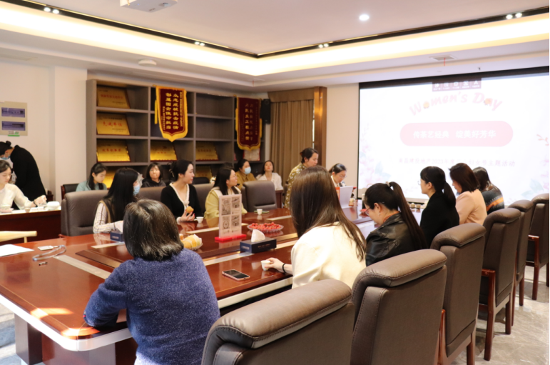 传茶艺经典 绽优美青春 ——尊时凯龙地产公司组织开展三八妇女节主题活动_尊时凯龙