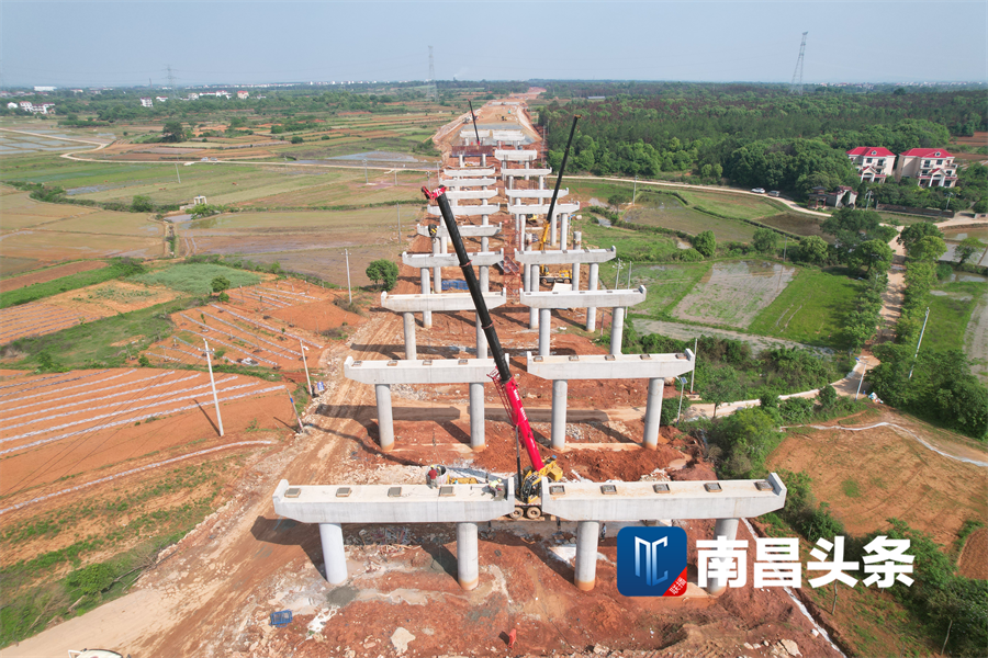 抢抓进度建设者们坚守一线为项目按下“加速键”_尊时凯龙