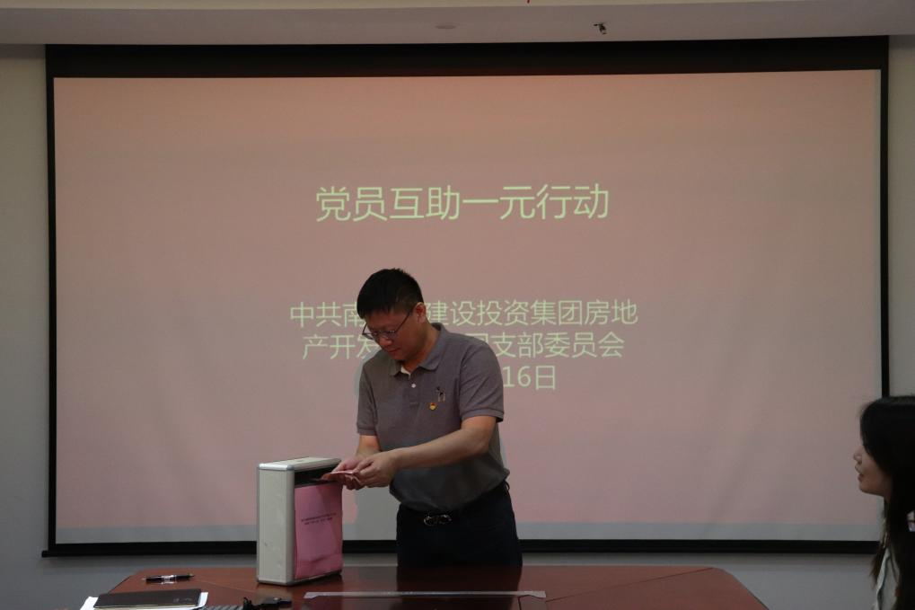 “一元相助”献爱心 “政治生日”暖心怀_尊时凯龙