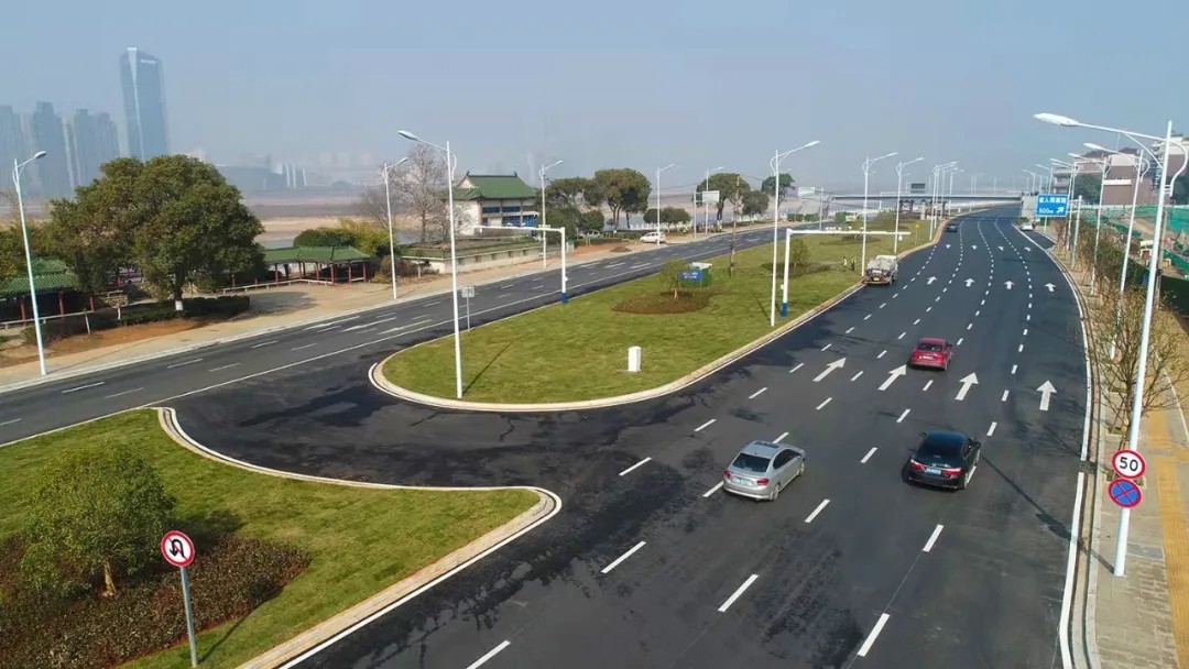 “不堵车了，，通过时间至少缩短了三分之二” 沿江中北大道提升刷新（一期）工程主线通车利便市民出行