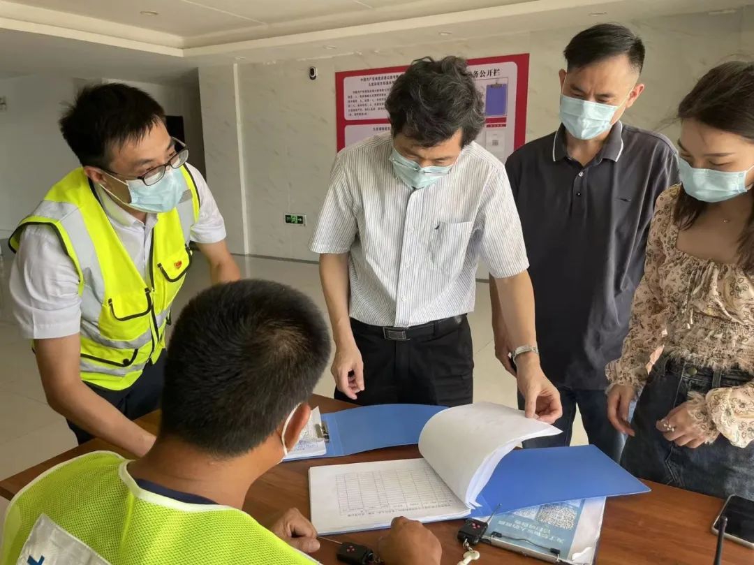 集团纪委深入一线抓防控监视检查促落实